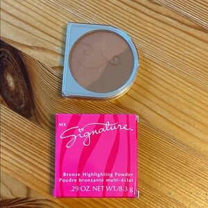 NWT Mary Kay Bronze Highlighting Powder
